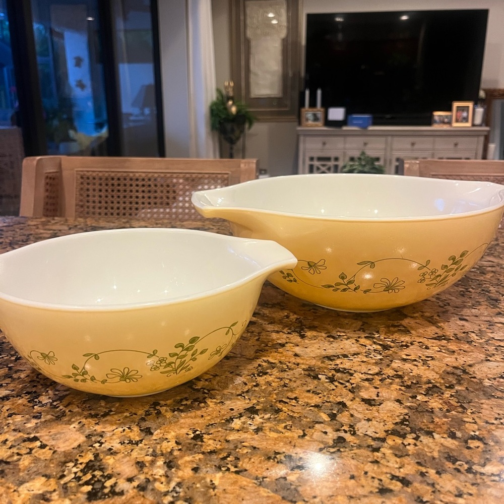 Rare Vintage Pyrex Cinderella “Shenandoah” yellow glass Nesting Mixing Bowls